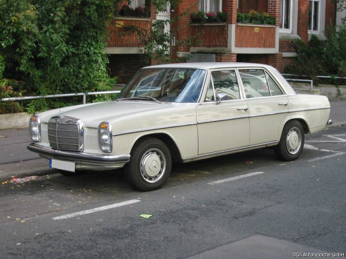 Mercedes-Benz W115/8 Limousine Schaumstoff-Formteile Baujahr 1968-1976